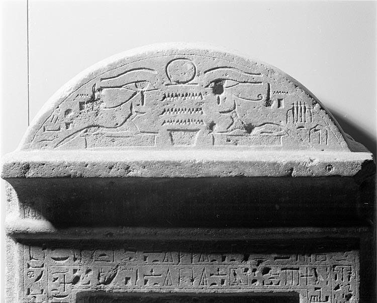 De naos-stèle van Nebnetjeroe